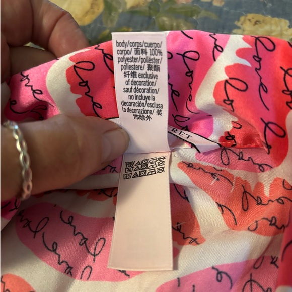 VICTORIA'S SECRET Pink and White Lip Print Pajama Top XL, NWT - Picture 7 of 7